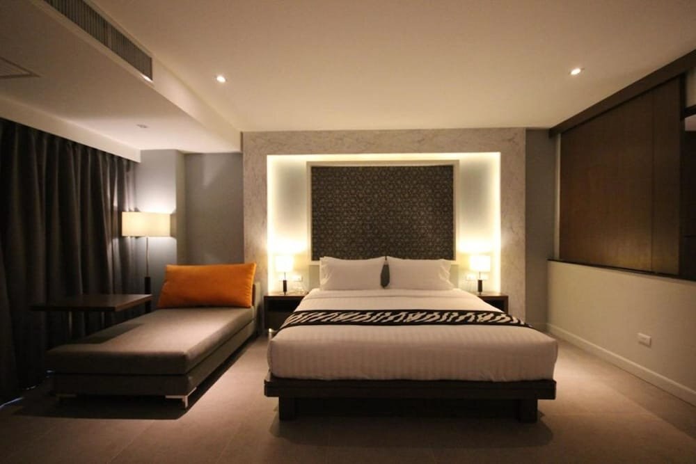 Season Five Hotel Room Type - Deluxe Double Room