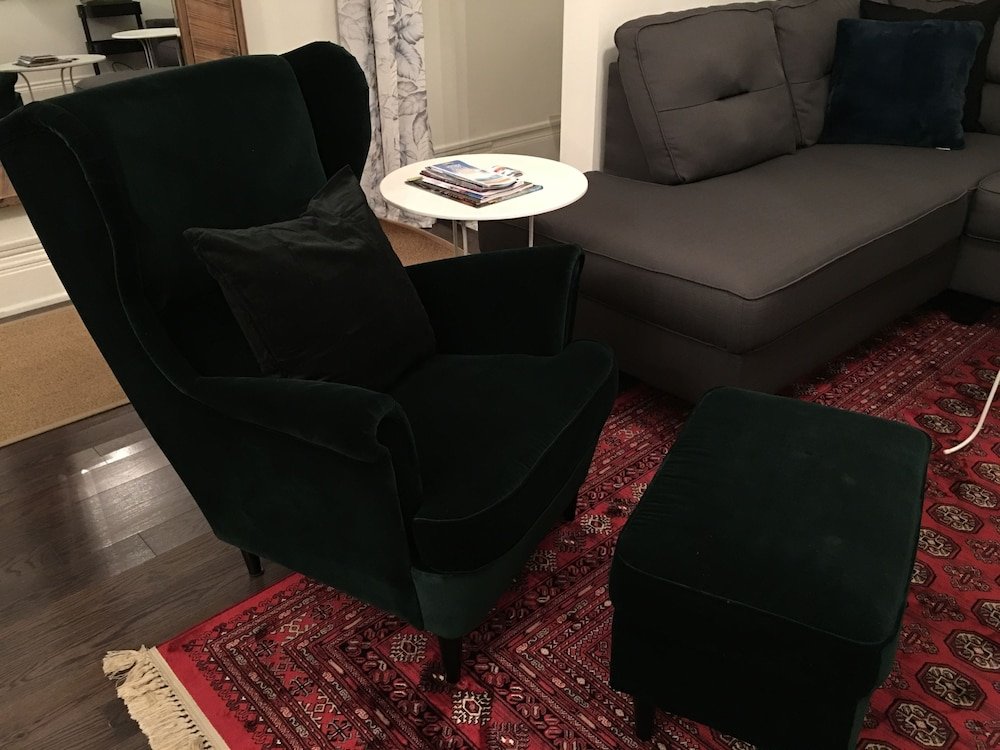 Beautiful 4BR Downtown House, Sleeps 10 - Tap to explore photos