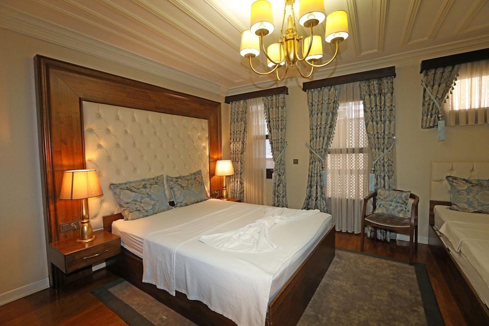 Mezzo Hotel Room Type - Deluxe Triple Room, Non Smoking