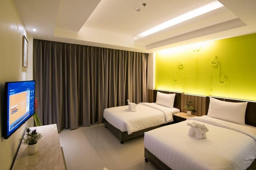 Bay Beach Resort Jomtien Room Type - Deluxe Twin Room, Balcony, City View
