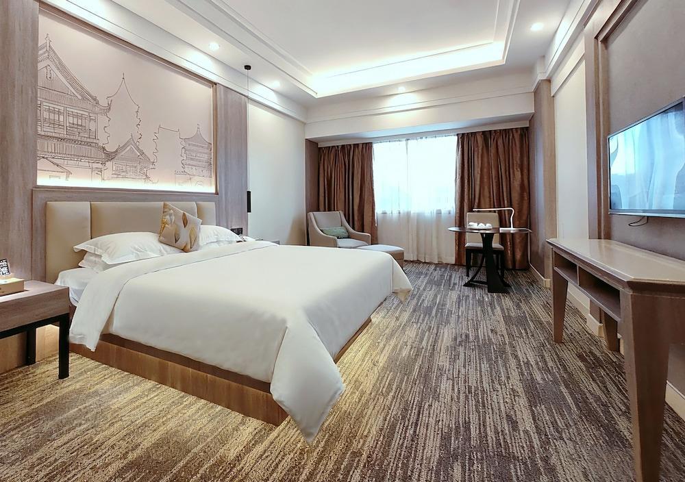Haili Garden Hotel Room Type - Premier Room, 1 Queen Bed