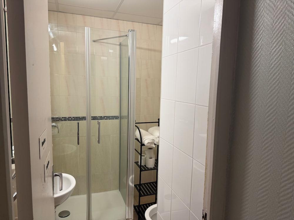 Jarry - Tap to explore photos