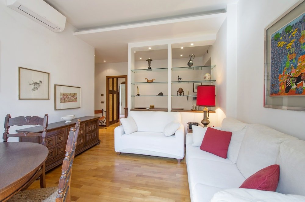 Monginevra Old Fashioned House