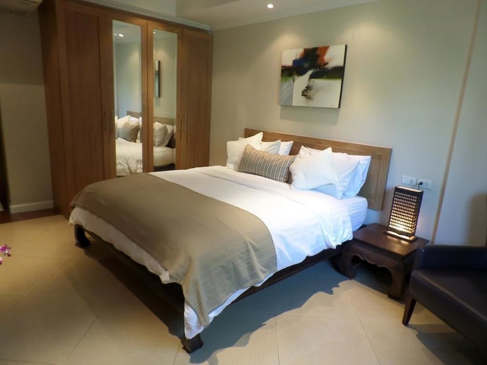 Westbury Residence Room Type - Two Bedroom Apartment Pool Level Westbury Residence Room Type - Two Bedroom Apartment Pool Level