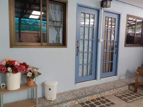 BaanSu Hostel Room Type - Single Room with Shared Bathroom