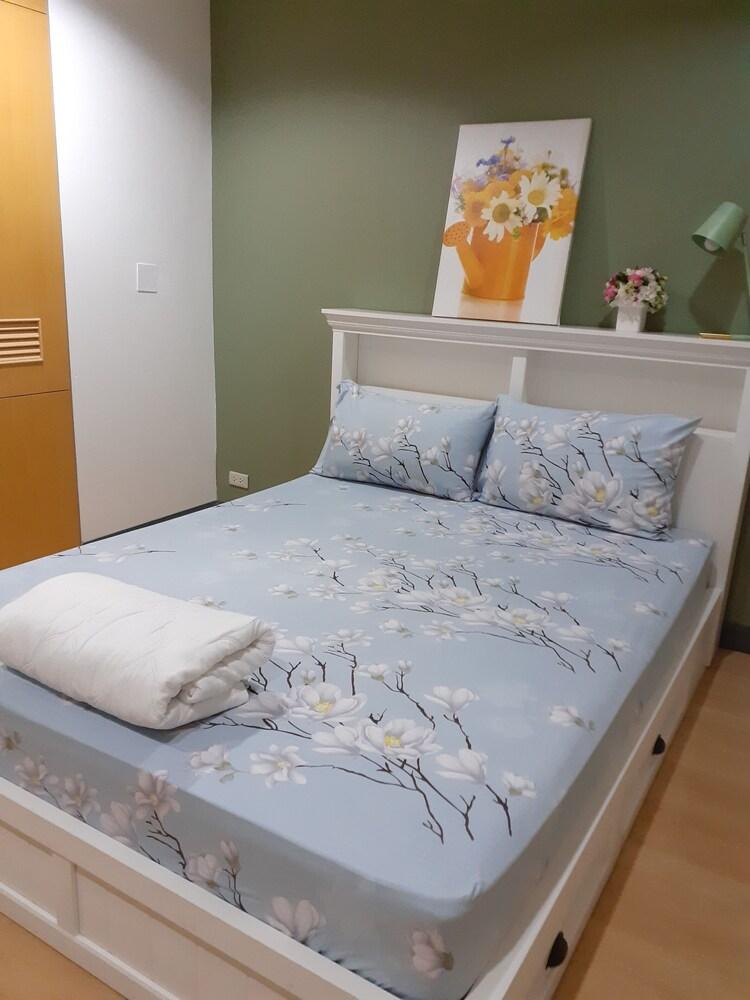 BaanSu Hostel Room Type - Double Bedroom with Private Bathroom