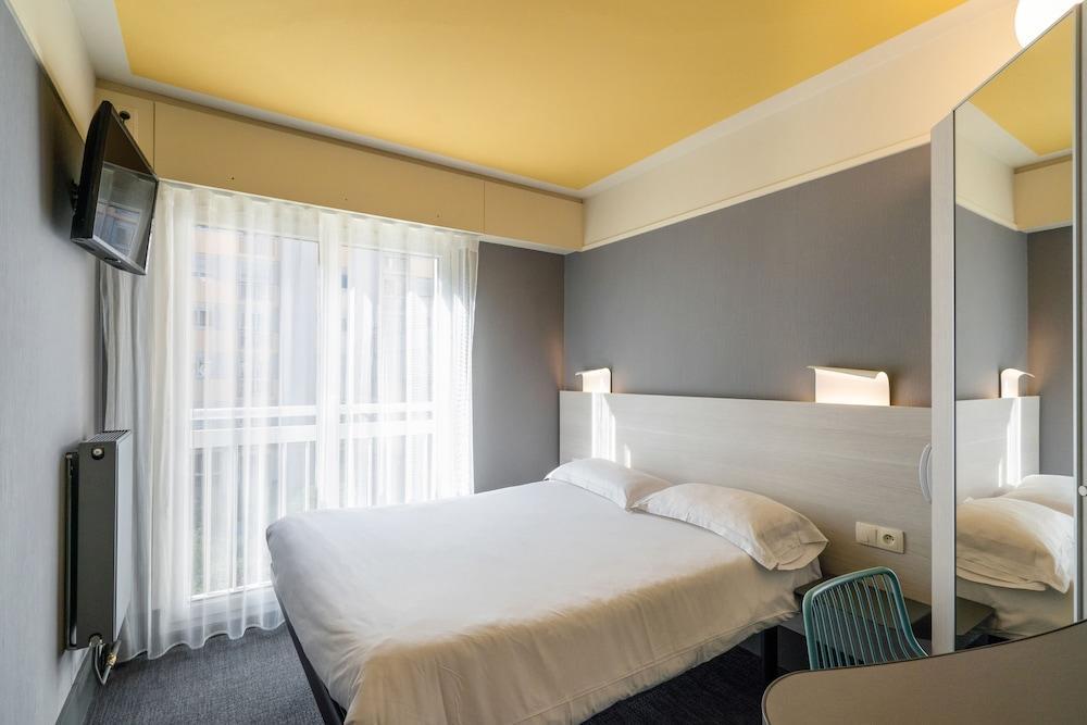 FIAP - Hostel Room Type - Premium Single Room
