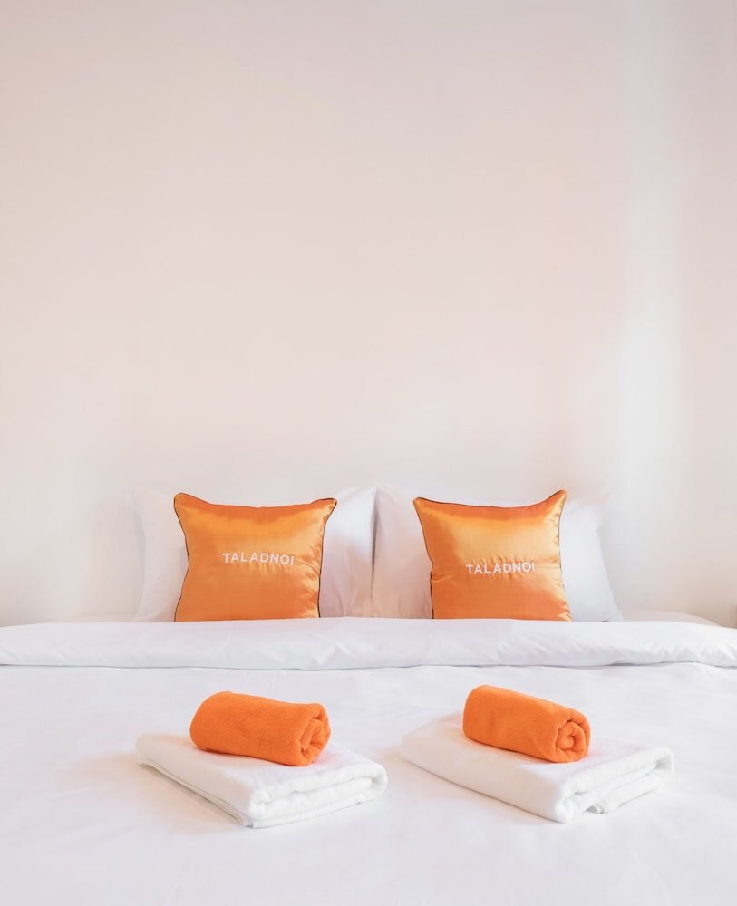 Tiny Taladnoi Hostel Room Type - Basic Double Room, Shared Bathroom