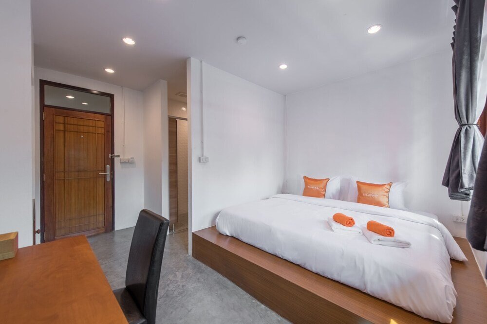 Tiny Taladnoi Hostel Room Type - Standard Double Room with Private Bathroom