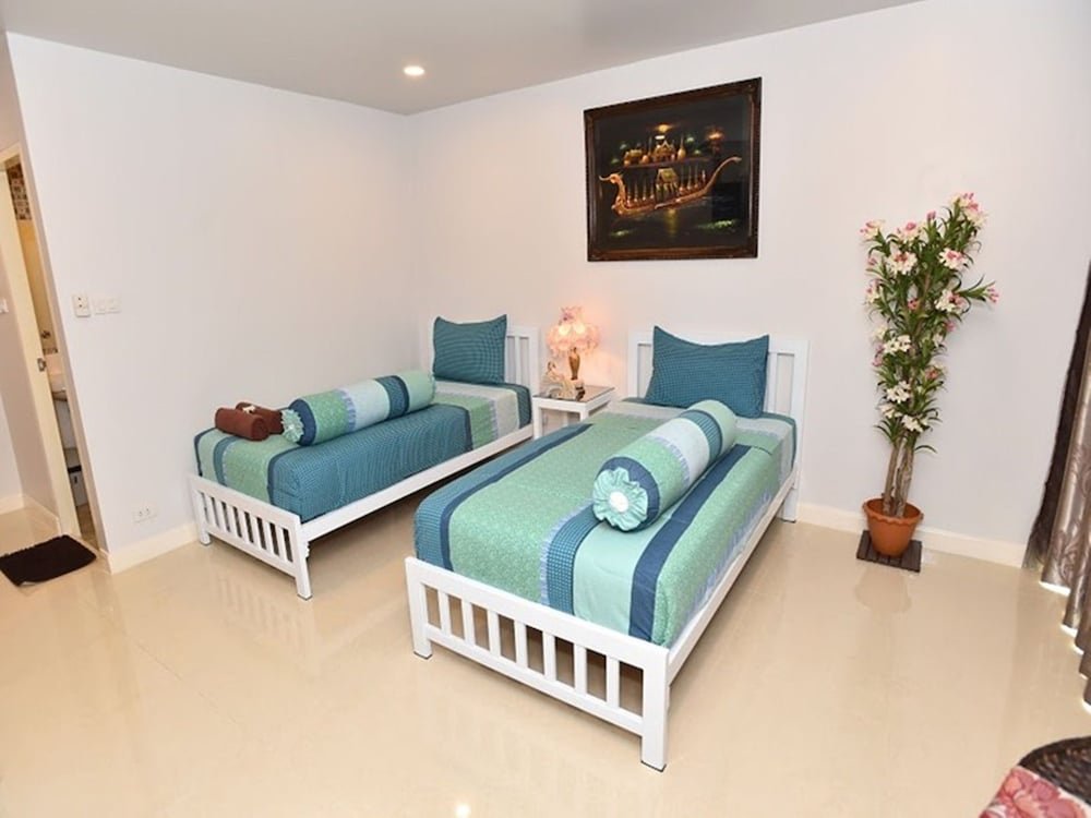 Parvena Hotel Room Type - Standard Twin Room