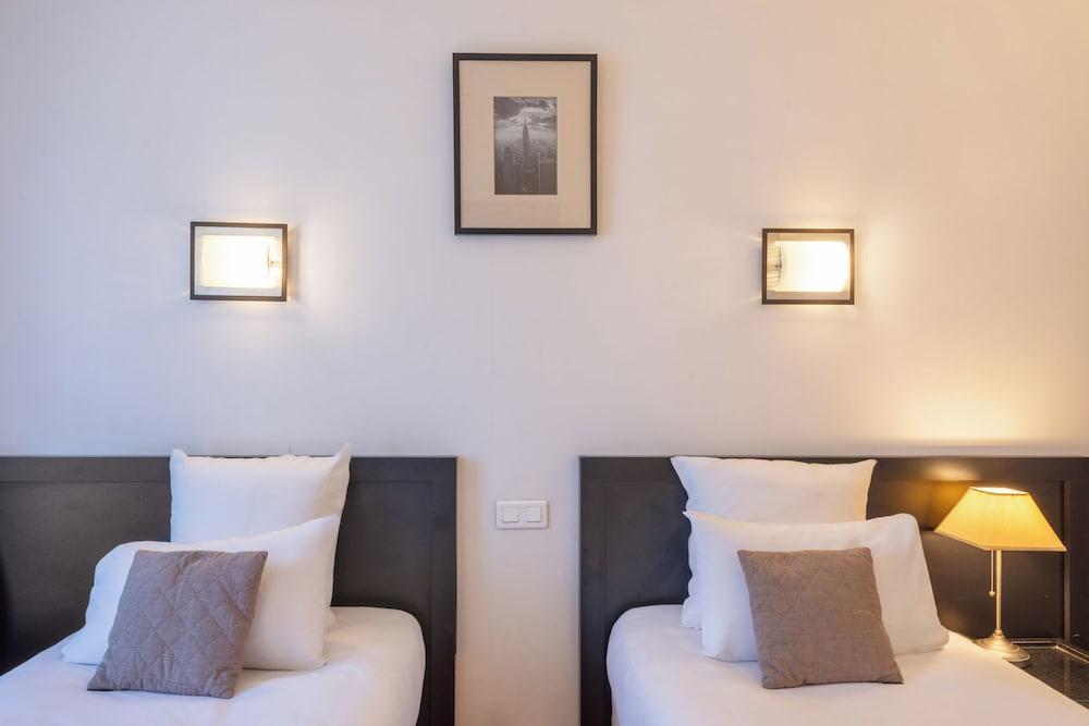 Hotel Cosmotel Marais République Paris Room Type - Twin Room