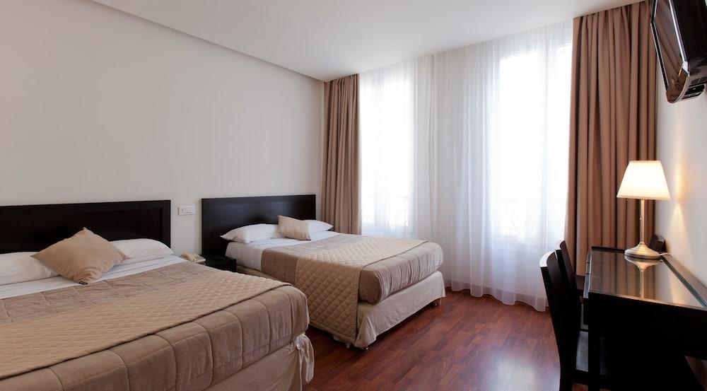 Hotel Cosmotel MARAIS REPUBLIQUE PARIS Room Type - Triple Room Hotel Cosmotel MARAIS REPUBLIQUE PARIS Room Type - Triple Room