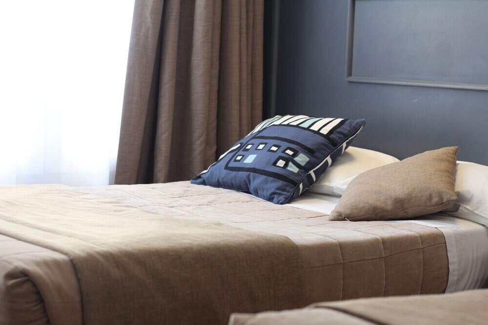 Hotel Cosmotel Room Type - Triple Room Hotel Cosmotel Room Type - Triple Room