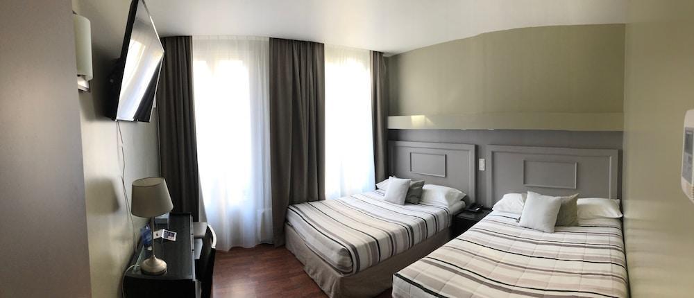 Hotel Cosmotel MARAIS REPUBLIQUE PARIS Room Type - Quadruple Room