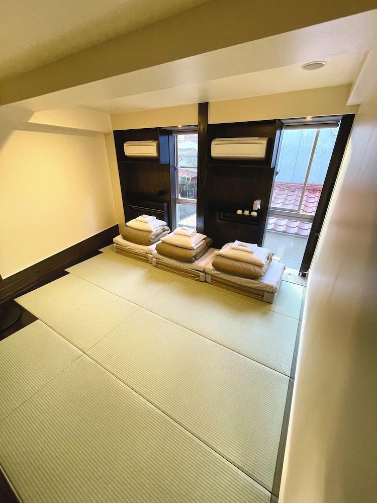 Andon Ryokan Room Type - Comfort Quadruple Room, 4 Bedrooms