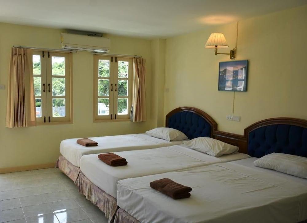 Jardin Hotel Room Type - Standard Triple Room