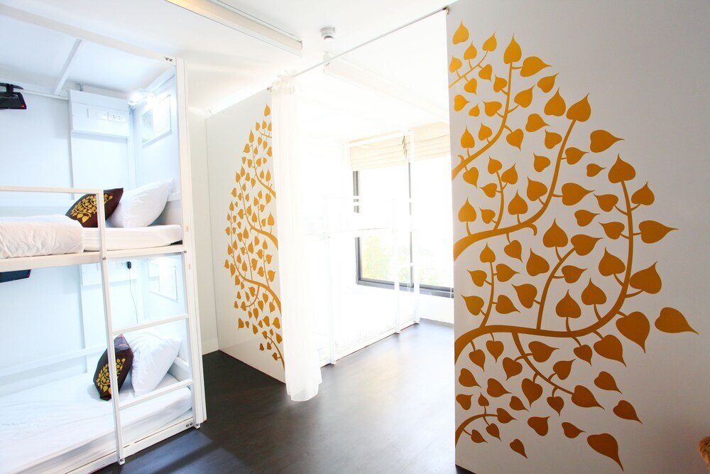 NapPark Hostel Room Type - 8 bed mixed room