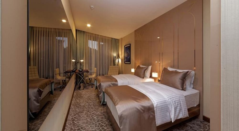Inera Hotel Pendik Room Type - Deluxe King Twin