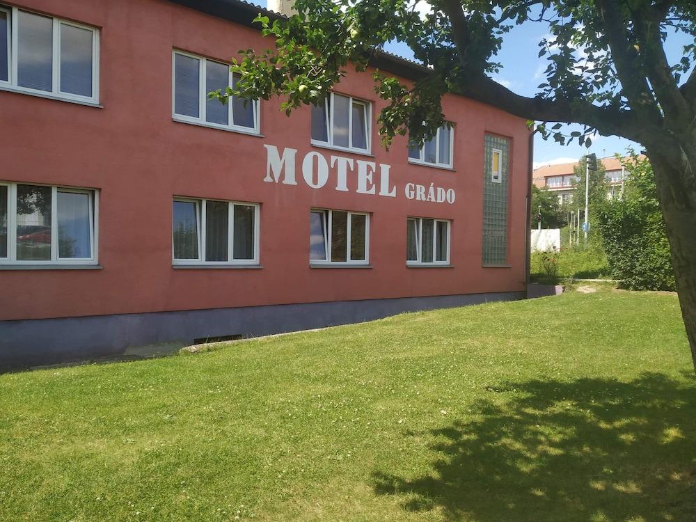Motel Grádo - Tap to explore photos