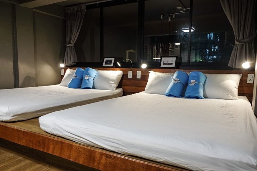 In A Box Hostel Room Type - Family Room with Private Bathroom