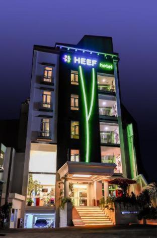 Heef Hotel Pasar Baru - Tap to explore photos