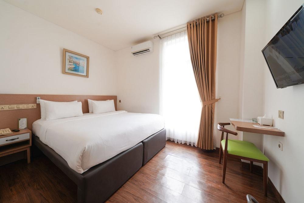 Heef Hotel Pasar Baru Room Type - Deluxe Smoking