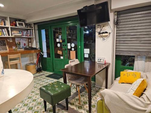 Ratana Boutique Hostel - Tap to explore photos