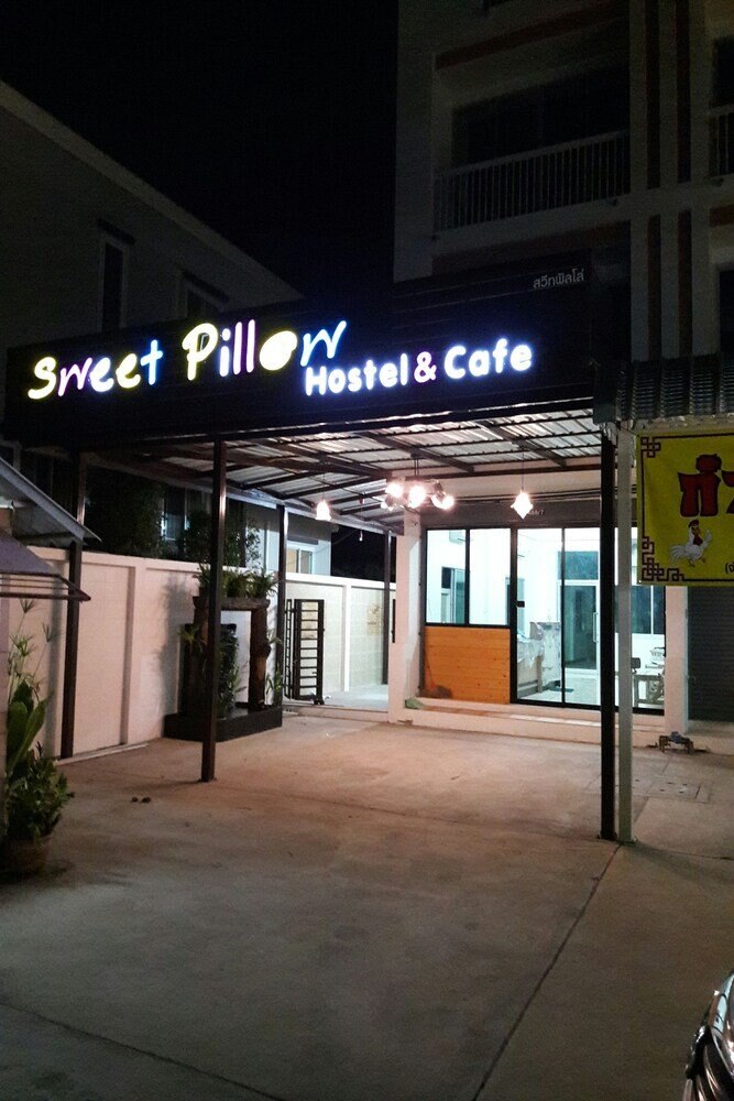 Sweet Pillow Hostel & Café - Tap to explore photos