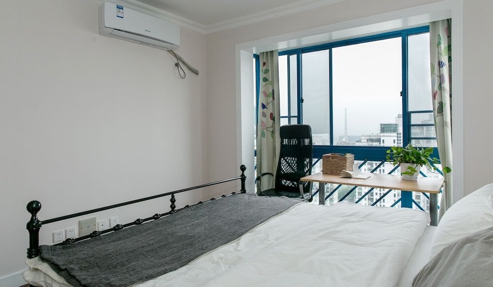 GoNative Downtown Apartment Yu Garden - Tap to explore photos