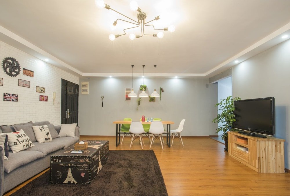 GoNative Downtown Apartment Yu Garden - Tap to explore photos