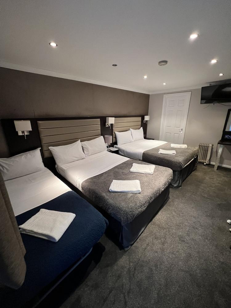 Goodwood Hotel Room Type - Family Room, Private Bathroom