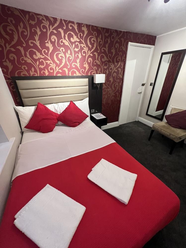Goodwood Hotel Room Type - Double Room, Shared Bathroom