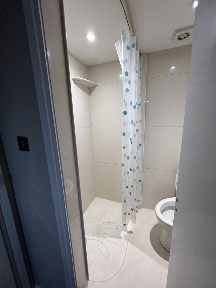 Goodwood Hotel Room Type - Double Room, Private Bathroom