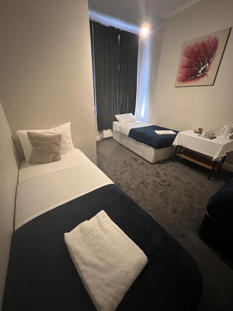 Goodwood Hotel Room Type - Triple Room, Private Bathroom