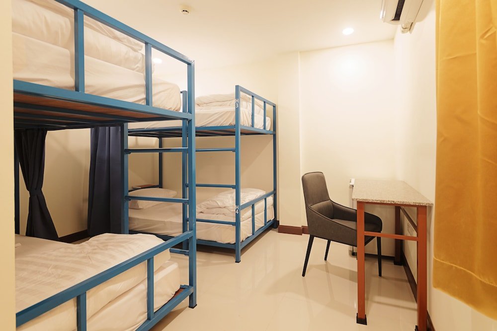 Happy Hostel Room Type - Quadruple Room with Private Bathroom