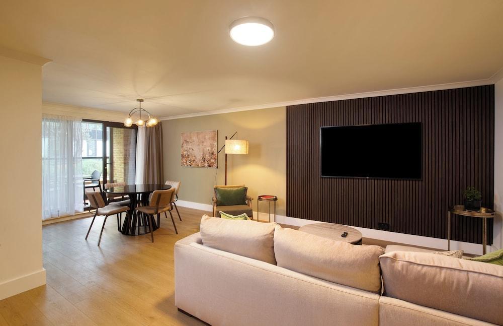 Monarch House Serviced Apartments Room Type - Deluxe Apartment, 1 King Bed, Non Smoking, Balcony