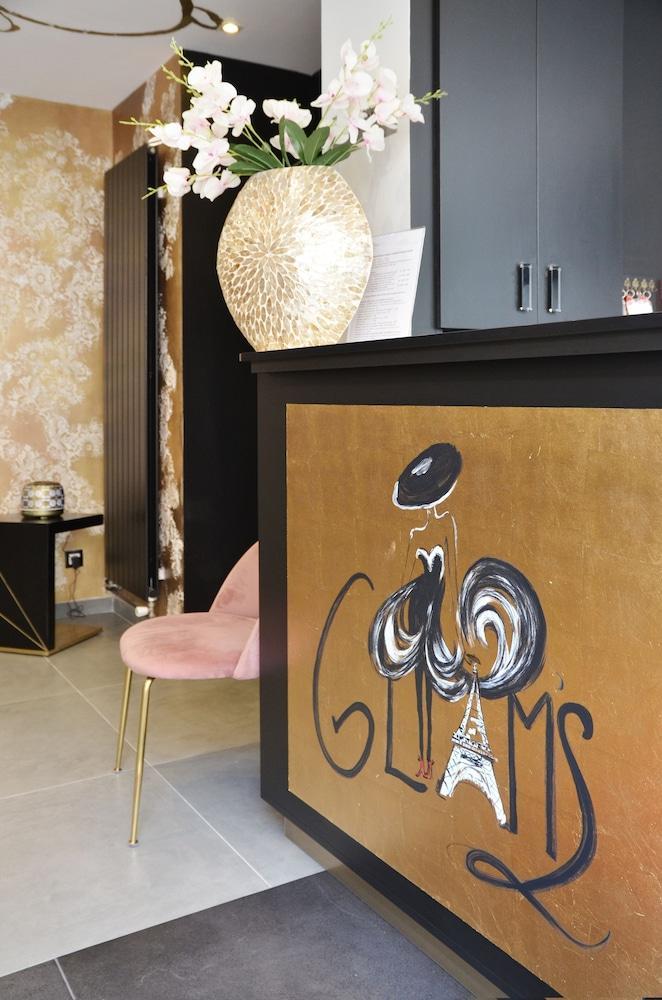 Le Glam's Hôtel - Tap to explore photos