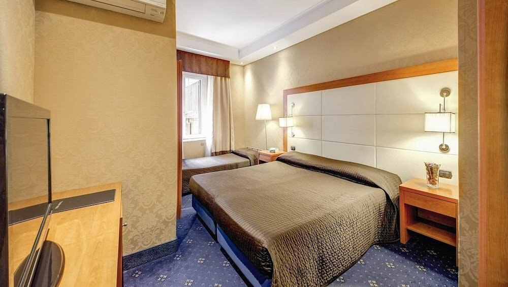 939 Hotel Room Type - Standard Triple Room