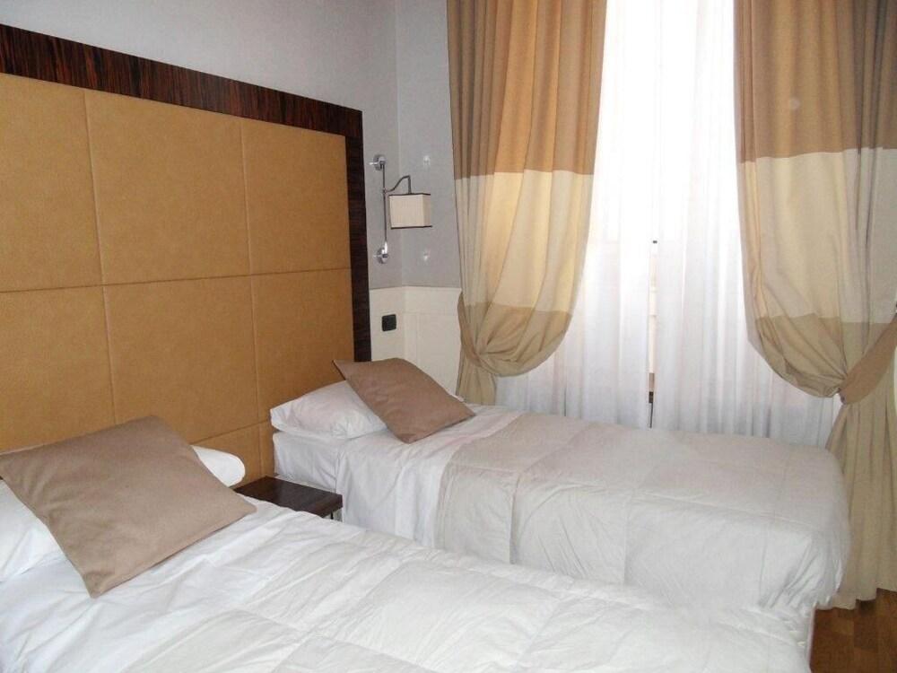 939 Hotel Room Type - Basic Twin Room