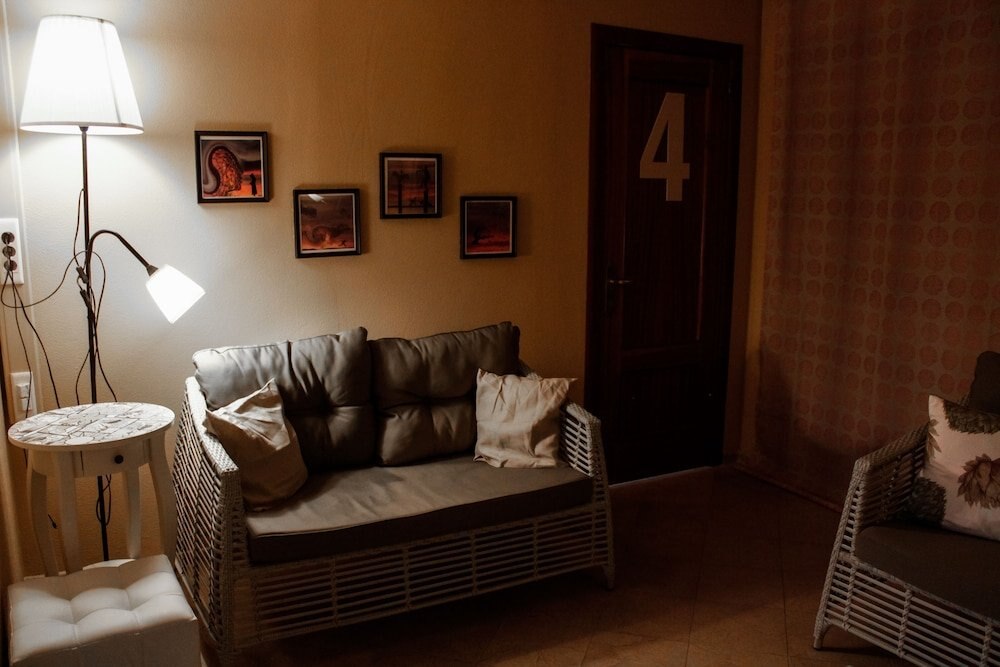 Landmark Guest House - Hostel - Tap to explore photos