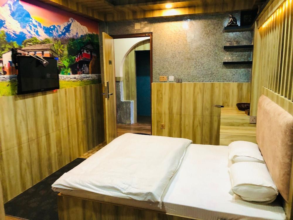 Sara's Backpackers Hotel Room Type - Luxury Double Room