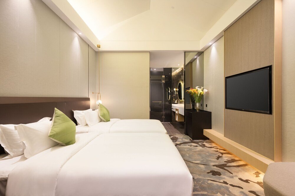 Buddy Hotel Room Type - Luxury Twin  Room (Free shuttle bus to exhibition hall will be provided during the canton fair )