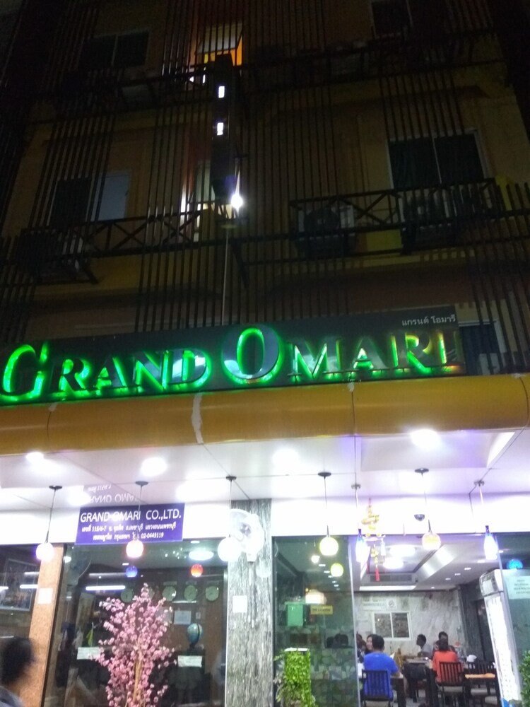 Grand Omari - Tap to explore photos