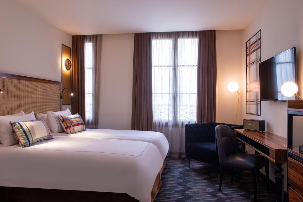 Mom’Art Hotel Room Type - Twin Room (La Môme Twin)