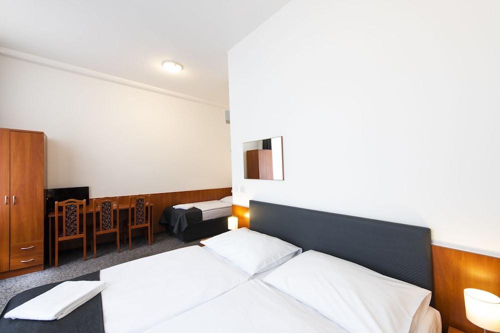 Hotel Zlatá Váha Room Type - Deluxe Triple Room