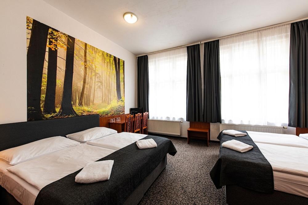 Hotel Zlatá Váha Room Type - Standard Quadruple Room