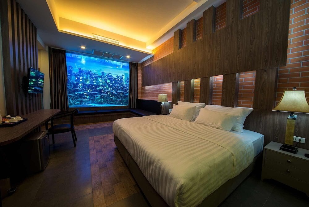 V20boutique Jacuzzi Hotel Room Type - Aquarium Suite, 1 King Bed V20boutique Jacuzzi Hotel Room Type - Aquarium Suite, 1 King Bed