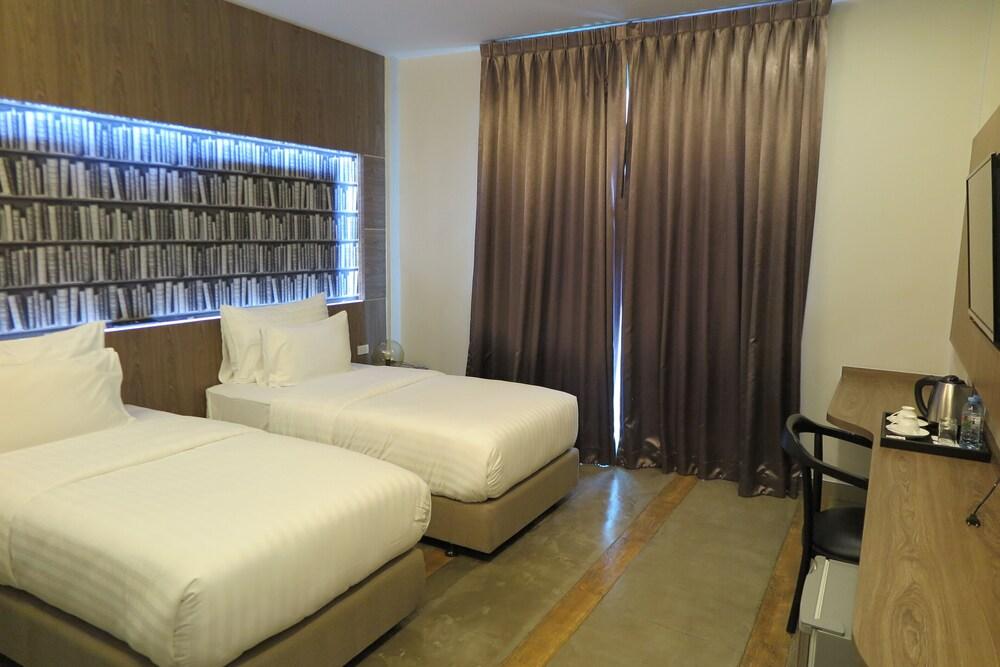 V20boutique Jacuzzi Hotel Room Type - Family Deluxe with Balcony V20boutique Jacuzzi Hotel Room Type - Family Deluxe with Balcony
