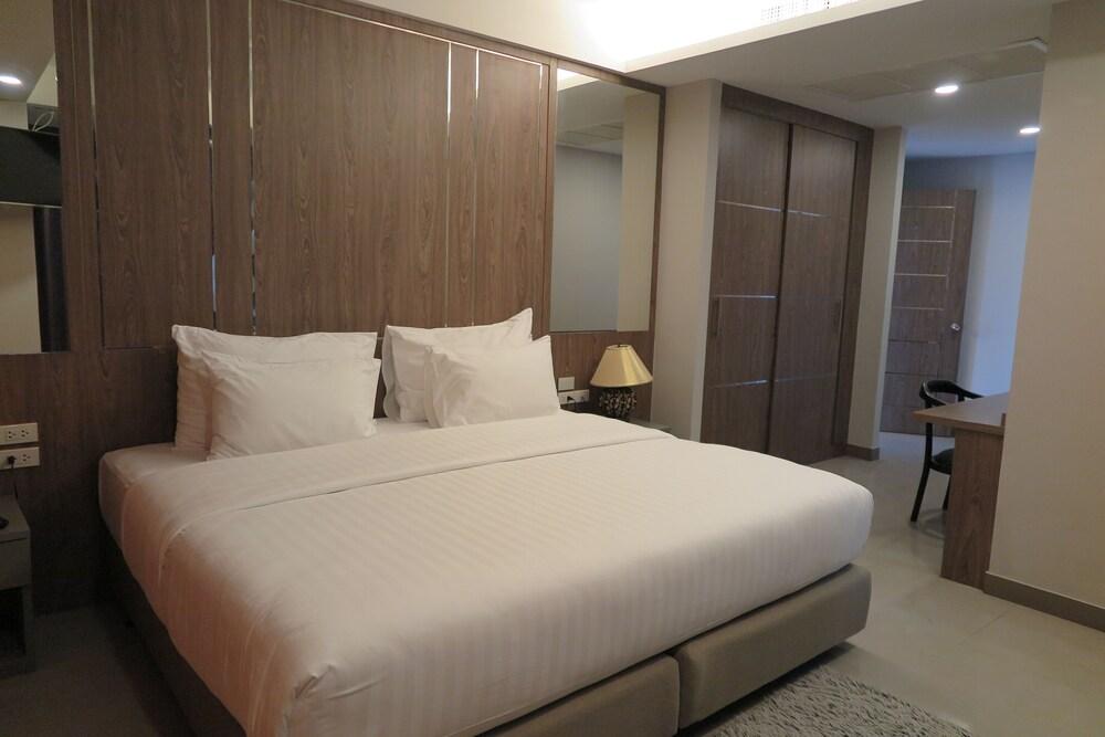 V20boutique Jacuzzi Hotel Room Type - Penthouse Suite