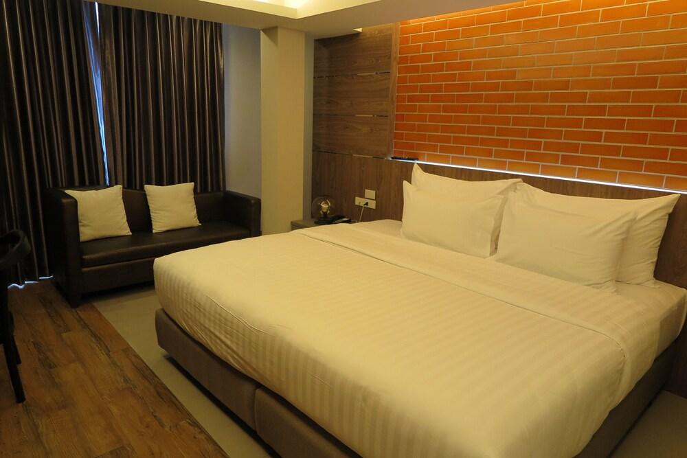 V20boutique Jacuzzi Hotel Room Type - Executive Suite, 2 Bedrooms, Kitchenette, Pool View V20boutique Jacuzzi Hotel Room Type - Executive Suite, 2 Bedrooms, Kitchenette, Pool View